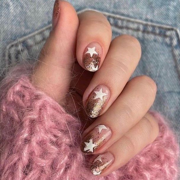 Female Cool Gold Nail Ideas