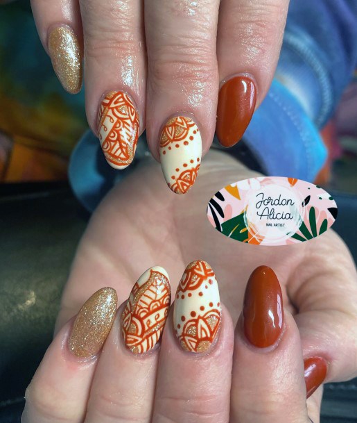 Female Cool Henna Nail Design