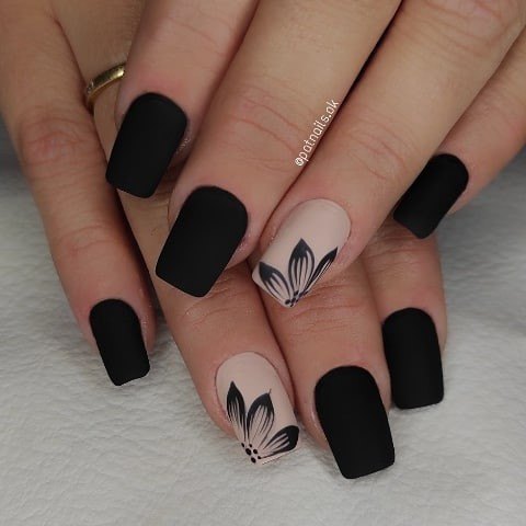 Female Cool Matte Nail Design