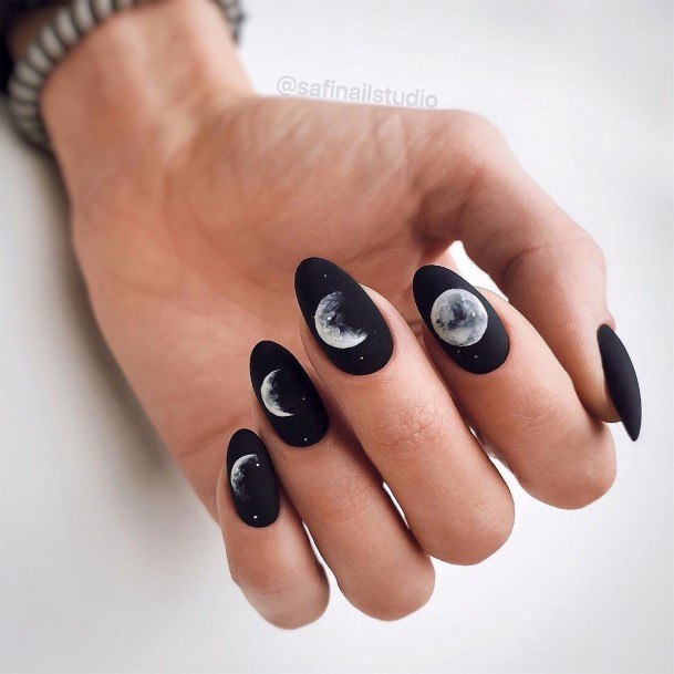 Female Cool New Nail Design