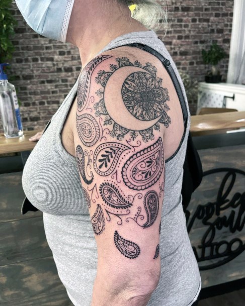 Female Cool Paisley Tattoo Ideas