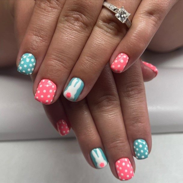 Female Cool Polka Dot Nail Ideas