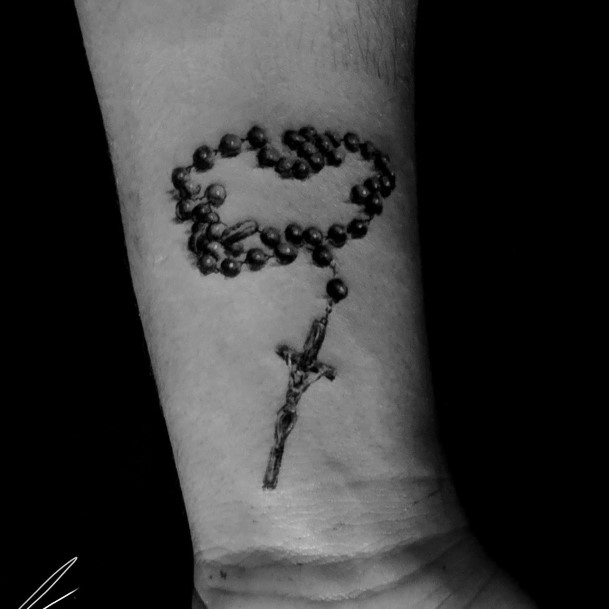 Female Cool Rosary Tattoo Design