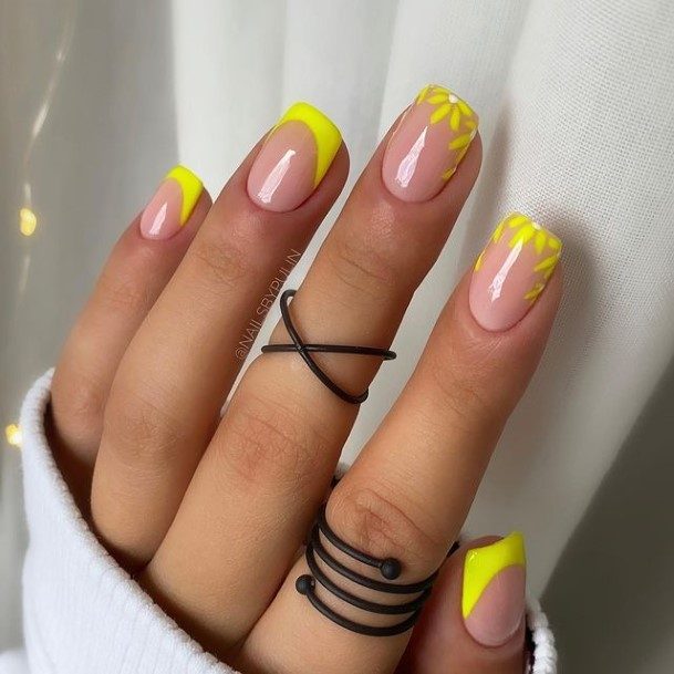 Female Cool Short Yellow Nail Ideas