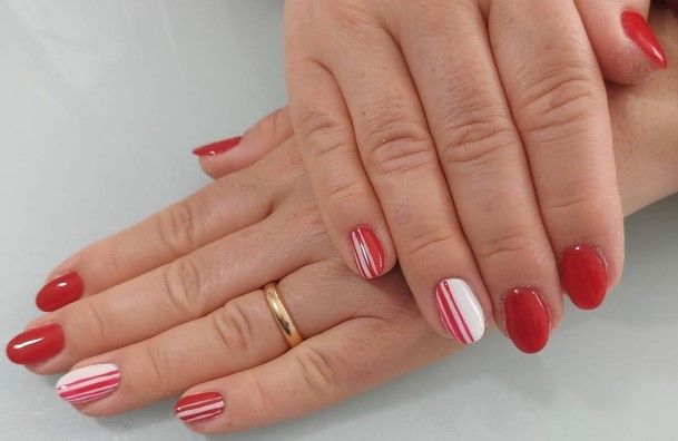 Female Cool Striped Nail Design