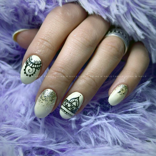 Female Henna Nails