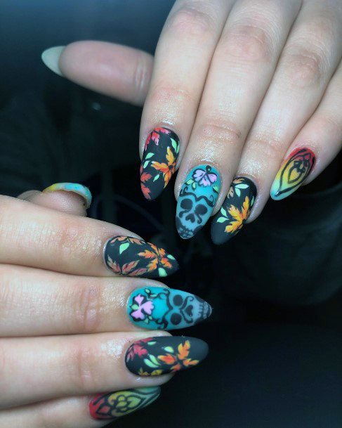 Female Mexican Nails