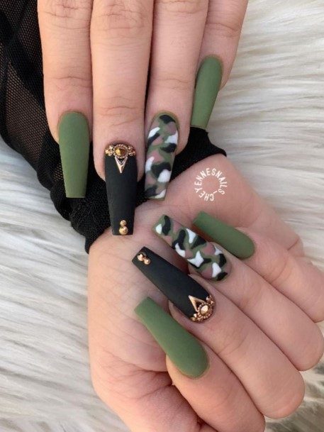 Females Camo Nails