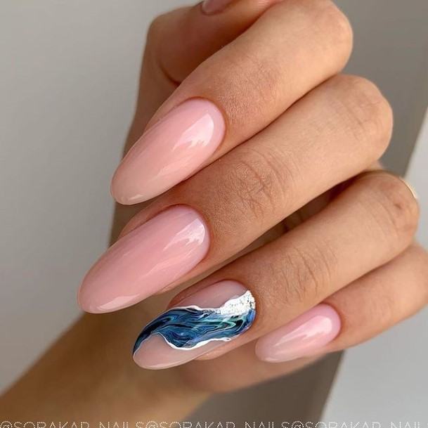 Females Light Nails