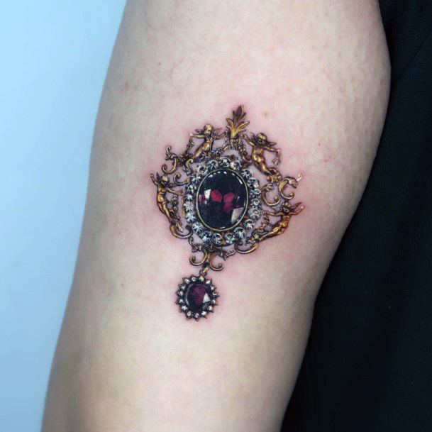 Females Pendant Tattoos