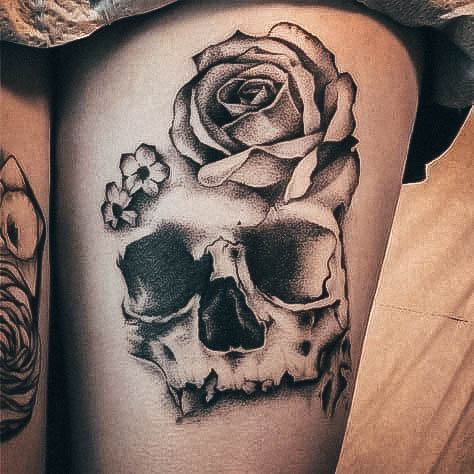 Females Skull And Rose Tattoos