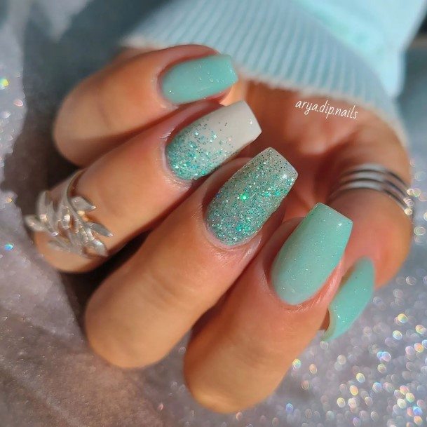 Feminine Blue Glitter Nail Designs For Women