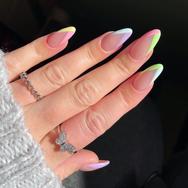 Feminine Bright Summer Nail Designs For Women