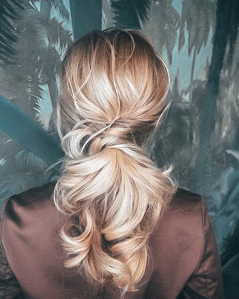 Feminine Business Hairstyles Ideas For Women