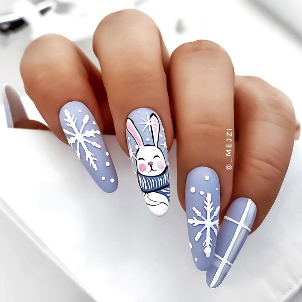 Feminine Christmas Ombre Nail Designs For Women