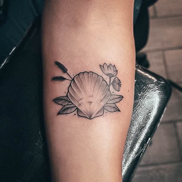 Feminine Girls Clam Tattoo Designs