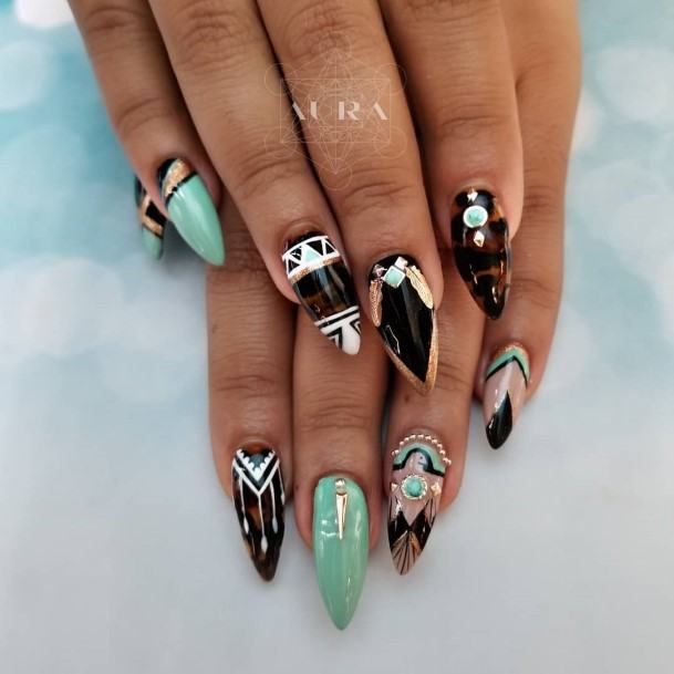 Feminine Girls Feather Nail Designs