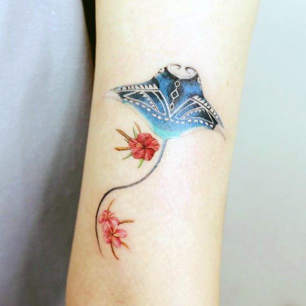 Feminine Girls Stingray Tattoo Designs