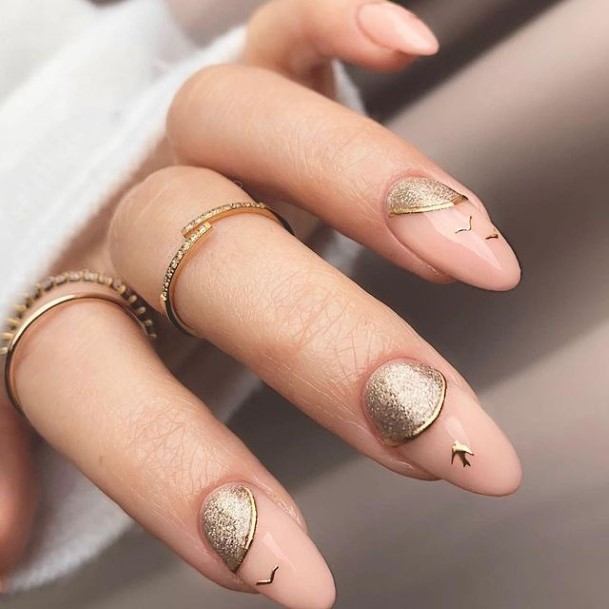 Feminine Gold Nail Designs For Women