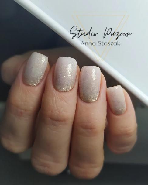 Feminine Gold Ombre Nail Designs For Women