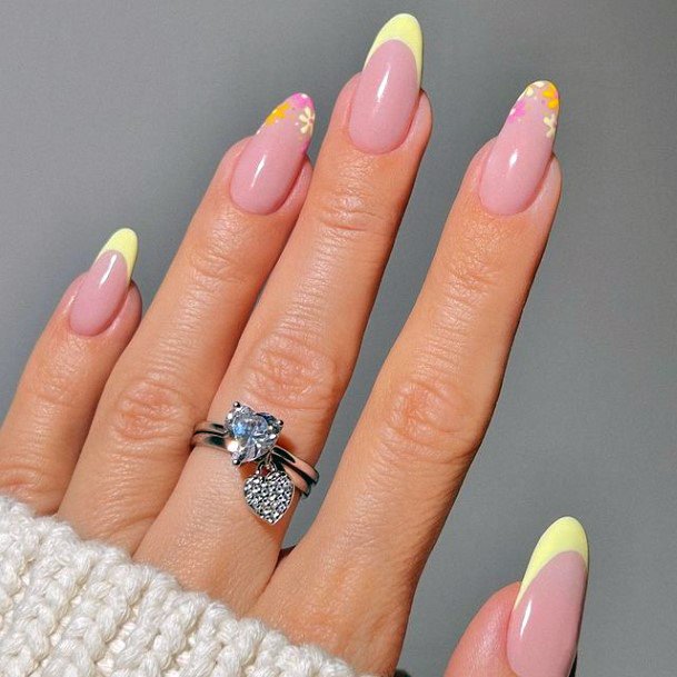 Feminine Nails For Women Light Yellow