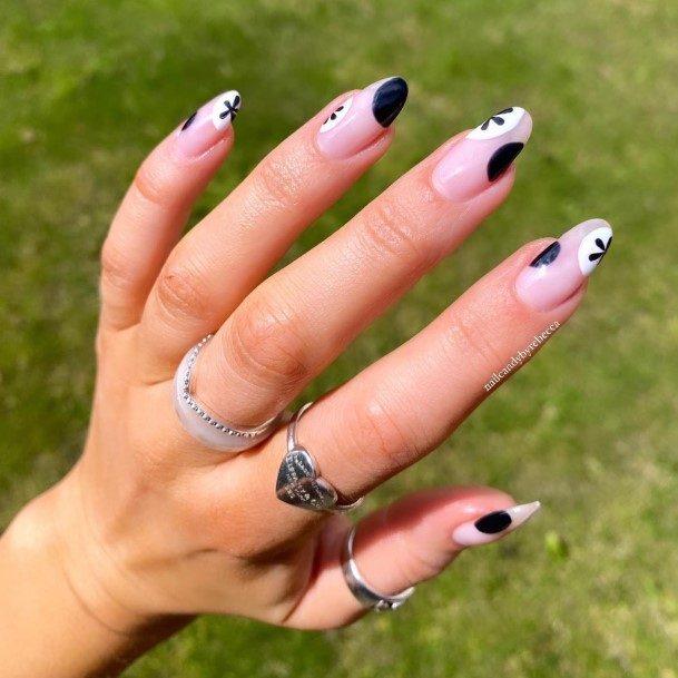 Feminine Nails For Women Monochrome