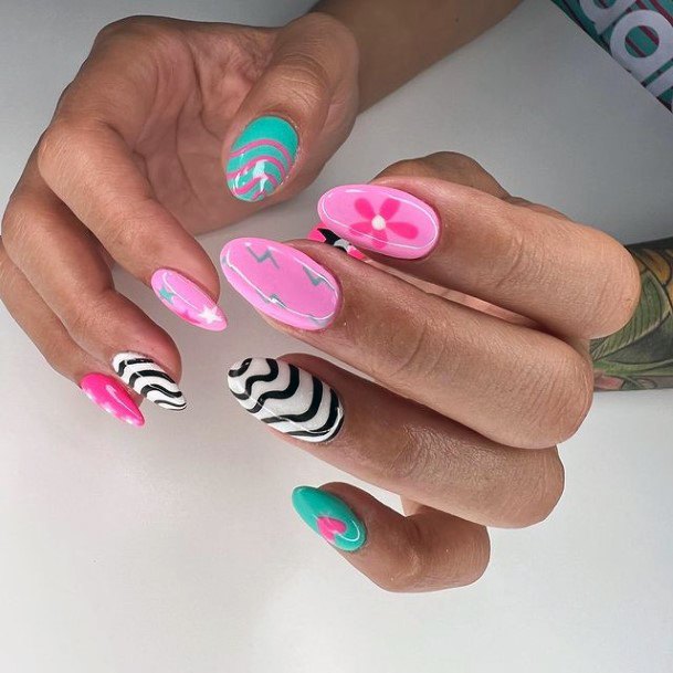 Feminine Pink Summer Nail Designs For Women