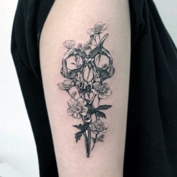 Feminine Scissors Tattoo Designs For Women