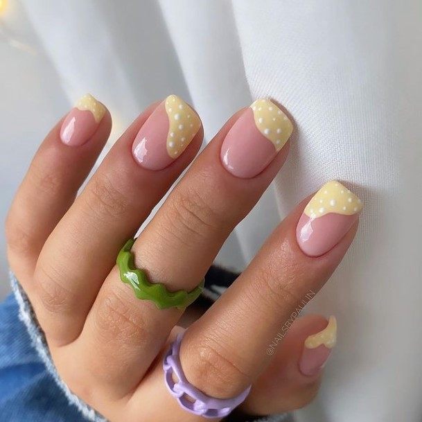 Feminine Short Yellow Nail Designs For Women