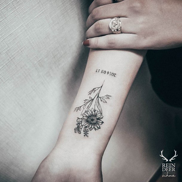 Feminine Tattoos For Women Daisy