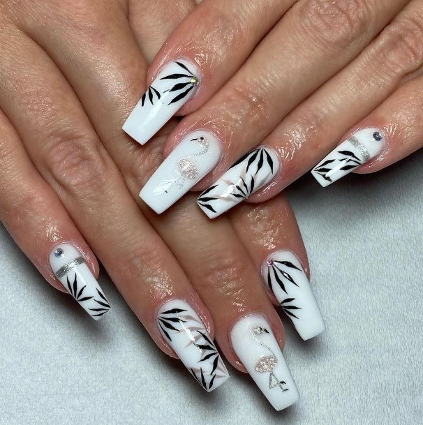 Feminine Womens Beach Nail