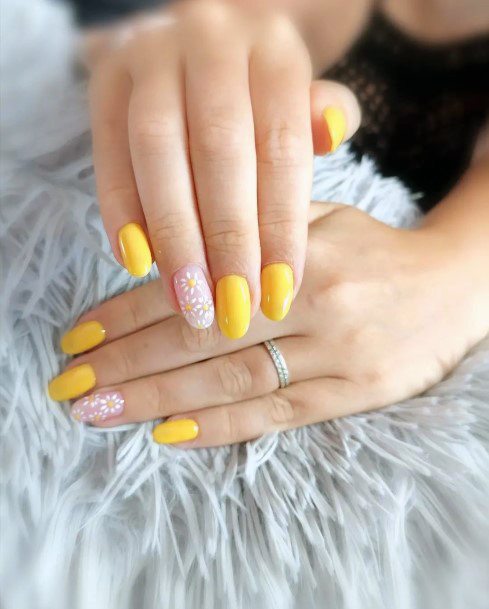 Feminine Womens Yellow Summer Nail