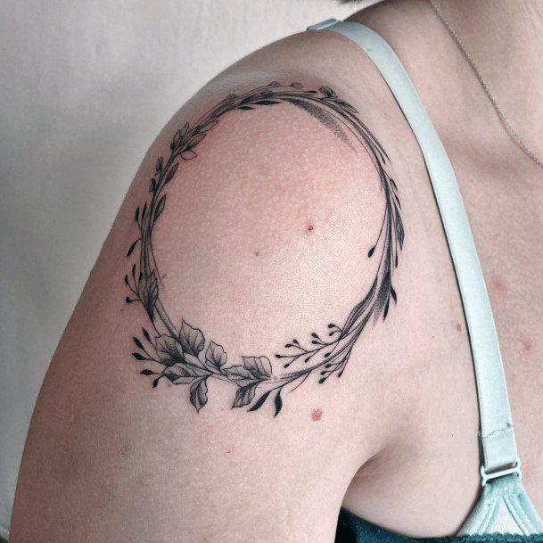 Feminine Wreath Tattoo Designs For Women