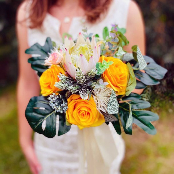 Festive Yellow Roses Wedding Flowers