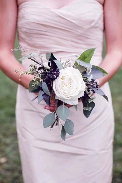 Flawless White Greenery Bouquet Ideas For Bride Wedding