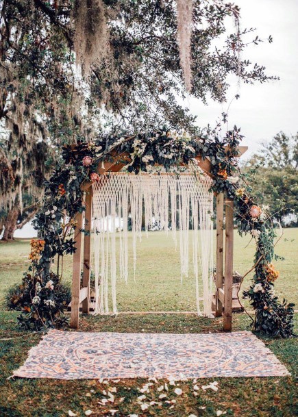 Flowing Garlands Boho Wedding Flowers