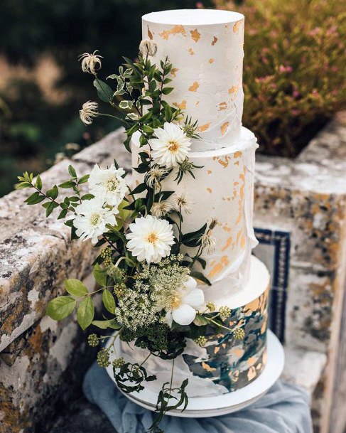 Foliage On Elegant Wedding Cake Women