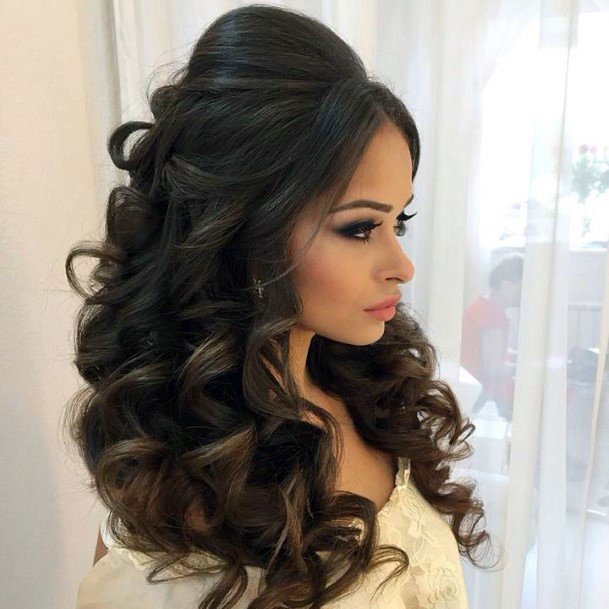 Top 50 Best Bouffant Hairstyles For Women - High Raised Hair Ideas