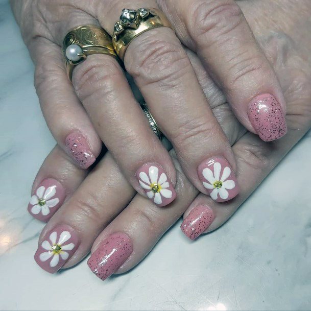 Fresh White Daisies On Pink Nails