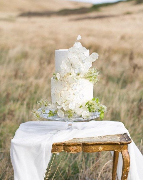 Frosty White Flowers Beautiful Wedding Cake