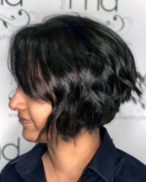 Full Short Layered Hairstyle With Long Side Bangs On Women