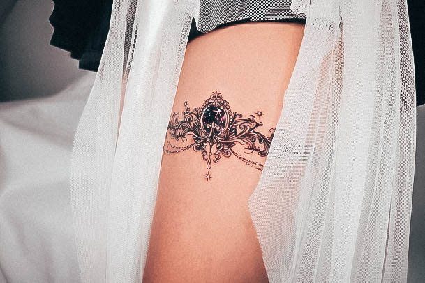 Gem Female Tattoo Designs Armband