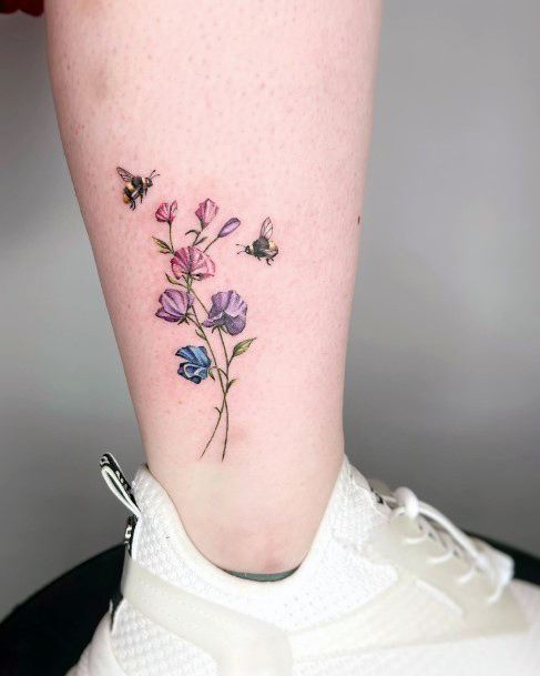 Georgeous Bee Tattoo On Girl