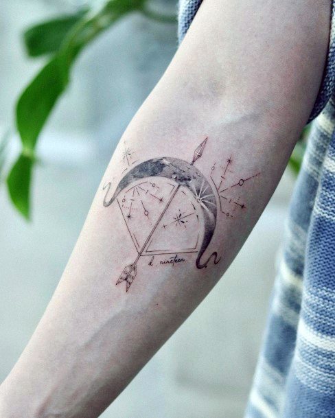 Georgeous Bow And Arrow Tattoo On Girl