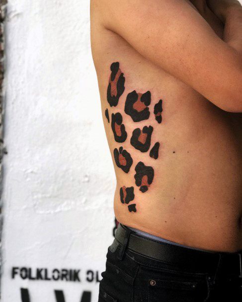 Georgeous Cheetah Tattoo On Girl