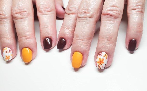 Georgeous Fall Leaf Nail On Girl