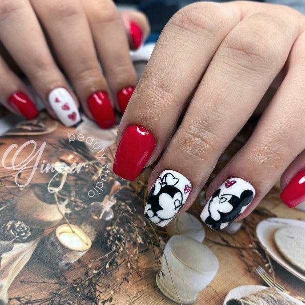 Georgeous Mickey Mouse Nail On Girl