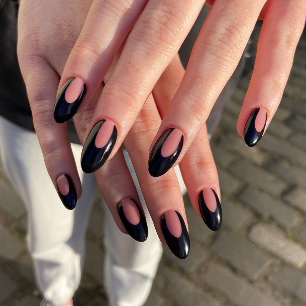 Georgeous Monochrome Nail On Girl