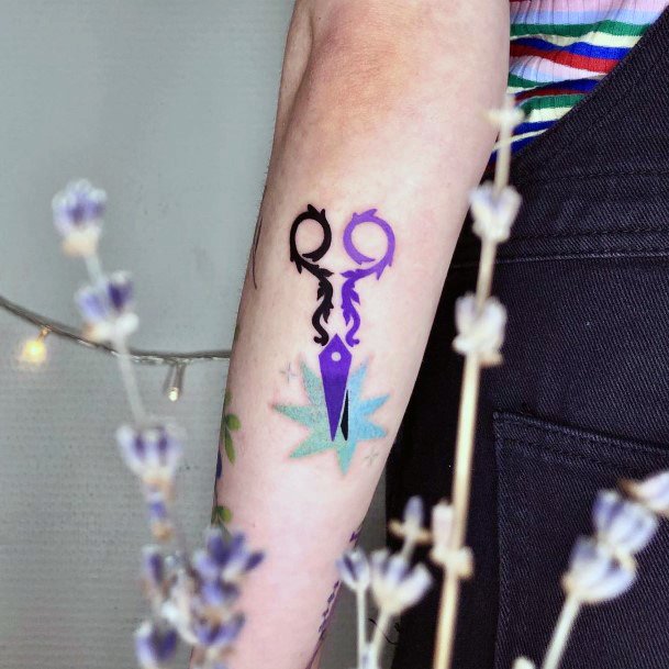 Georgeous Scissors Tattoo On Girl