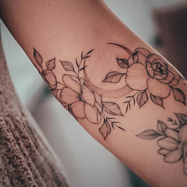 Georgeous Simple Flower Tattoo On Girl